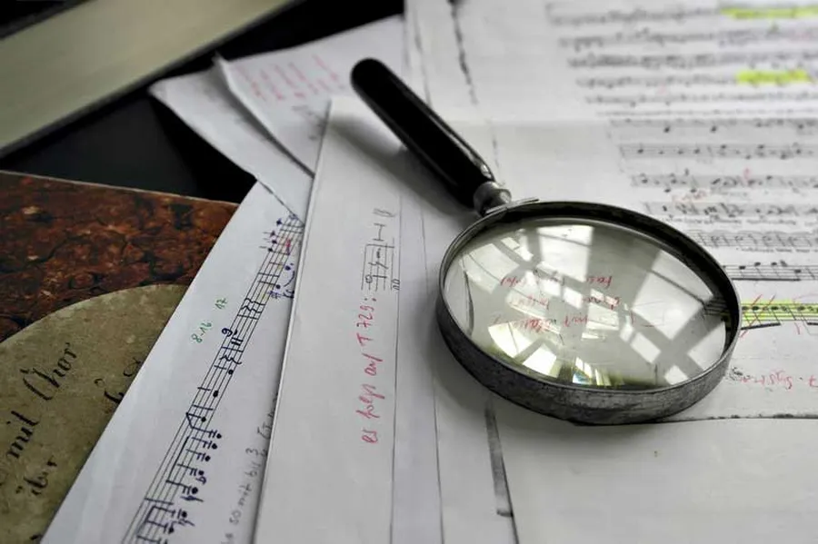 Galley proofs with corrections and the magnifying glass with which historical sources are occasionally examined symbolize the accuracy and care with which Beethoven's works are edited.